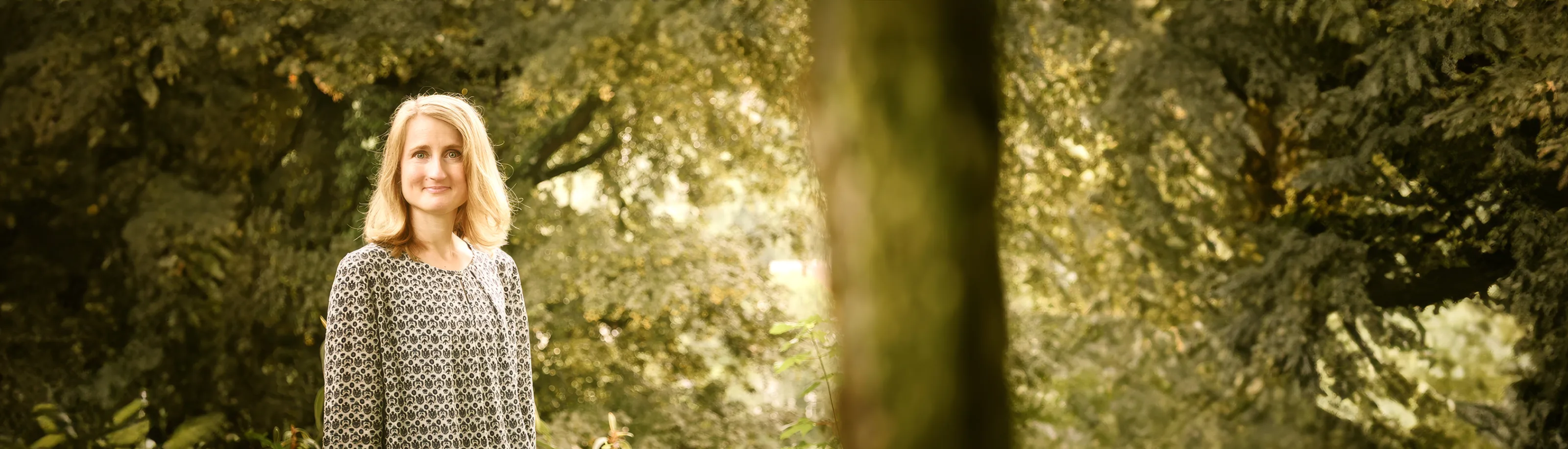 Sabrina Dell, Shiatsu-Therapeutin, im Wald bei Bern